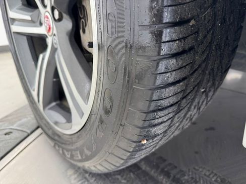 Used 2019 Jaguar F-PACE R-Sport image 11