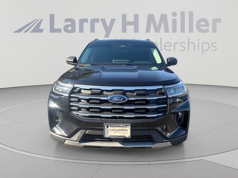 Used 2025 Ford Explorer Active w/ Active Comfort Package AWD/4WD image 8