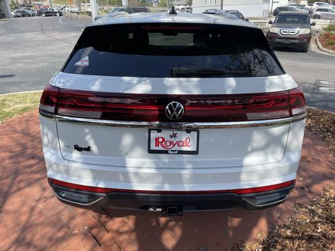 New 2026 Volkswagen Atlas Cross Sport SE FWD image 5