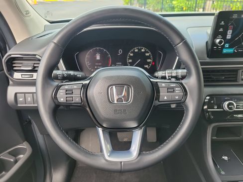 Used 2025 Honda Pilot Touring image 34