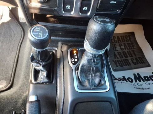 Used 2024 Jeep Wrangler Sport S image 12