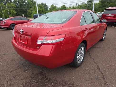 Used 2011 Toyota Camry LE FWD image 3
