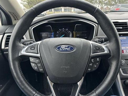Used 2018 Ford Fusion SE w/ Fusion SE Technology Package image 11