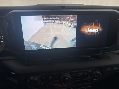 Used 2025 Jeep Wrangler Unlimited Rubicon image 31