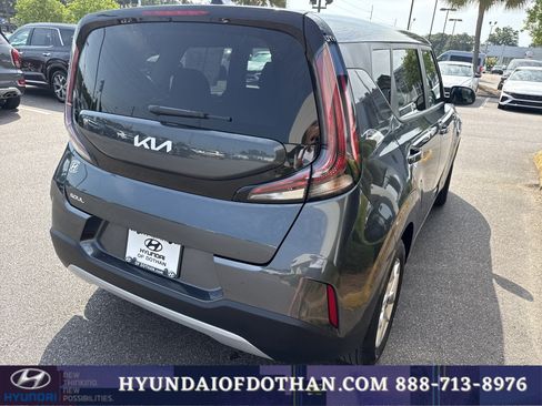 Used 2025 Kia Soul LX w/ LX Technology Package FWD image 4