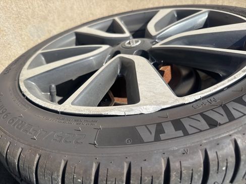 Used 2018 Nissan Rogue Sport SL w/ SL Premium Package image 3