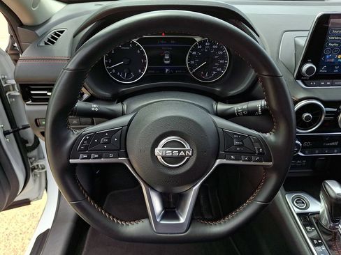 Used 2025 Nissan Sentra SR FWD image 18