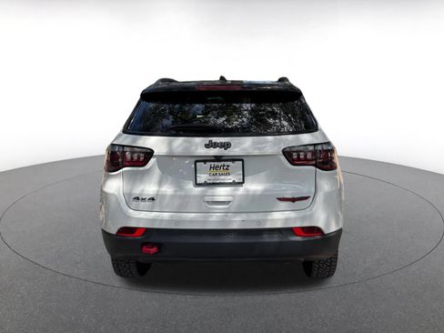 Used 2025 Jeep Compass Trailhawk AWD/4WD image 6