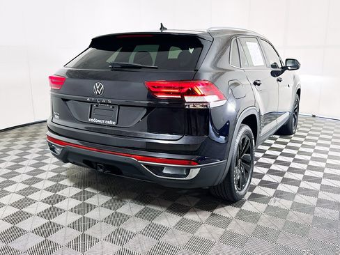 Used 2023 Volkswagen Atlas Cross Sport SE w/ Panoramic Sunroof Package FWD image 3