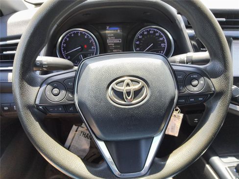 Used 2018 Toyota Camry LE FWD image 31