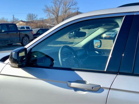 Used 2023 Jeep Grand Cherokee Limited image 11