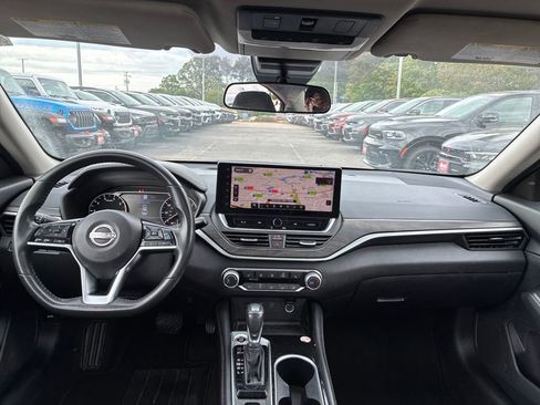 Used 2024 Nissan Altima 2.5 SV w/ SV Premium Package FWD image 24