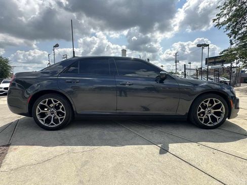Used 2018 Chrysler 300 S RWD image 4