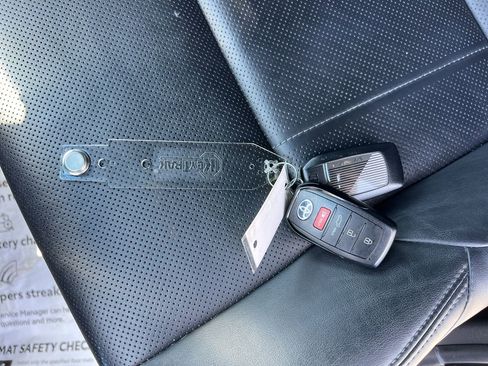 Used 2021 Toyota Venza Limited AWD/4WD image 37