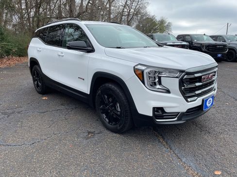 Used 2024 GMC Terrain AT4 image 7