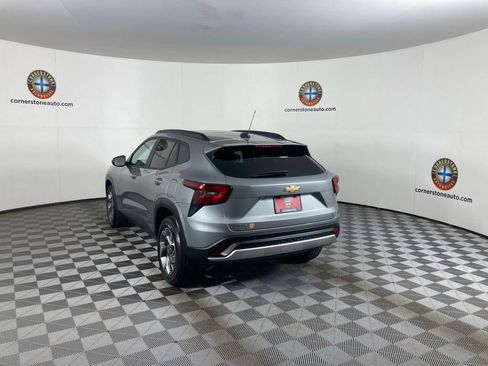 Used 2025 Chevrolet Trax LT w/ Driver Confidence Package image 22