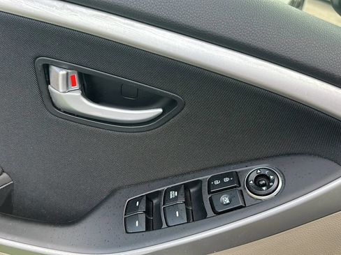 Used 2014 Hyundai Elantra GT FWD image 31