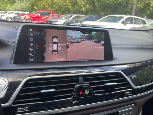 Used 2019 BMW 750i xDrive w/ Autobahn Package AWD/4WD image 28