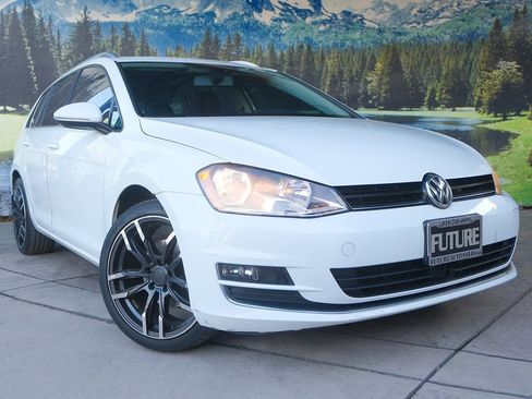 Used 2017 Volkswagen Golf SEL image 3