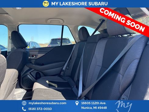 Used 2025 Subaru Outback Premium w/ Popular Package #1A image 16