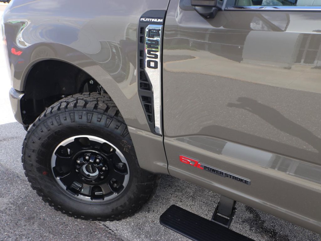 New 2027 Ford F250 Platinum w/ Platinum Plus Package AWD/4WD image 4