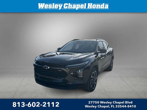 Used 2024 Chevrolet Trax RS w/ Sunroof Package FWD image 1