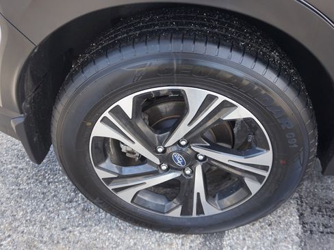 Used 2024 Subaru Crosstrek 2.0i Premium image 9