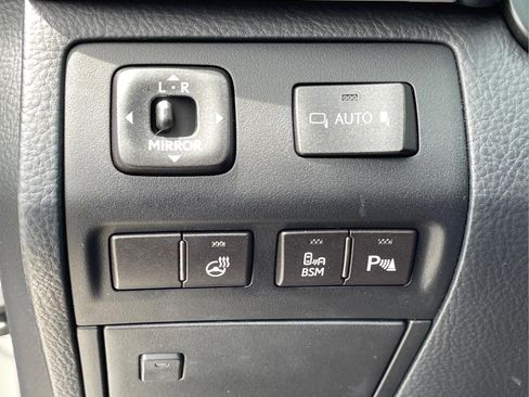 Used 2015 Lexus LS 460 w/ Comfort Package RWD image 20