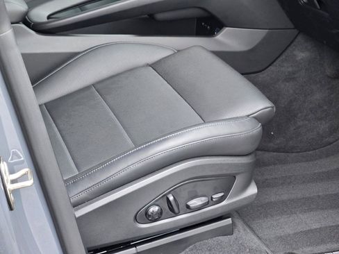 Used 2025 Porsche Macan Electric image 38