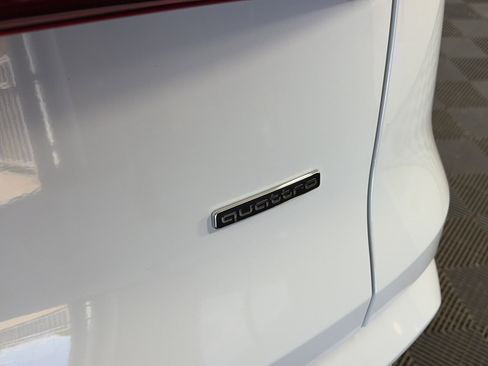 Used 2025 Audi Q5 Premium w/ Convenience Package image 17