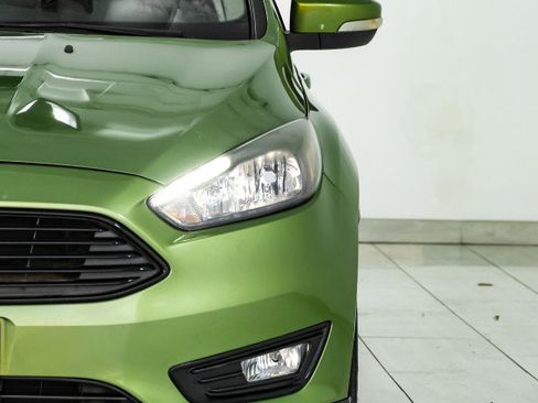 Used 2018 Ford Focus SE w/ SE Appearance Package image 43