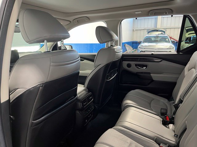 Used 2025 Honda Pilot Elite image 18