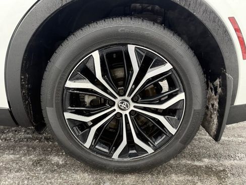 Used 2023 Toyota Crown Limited image 25