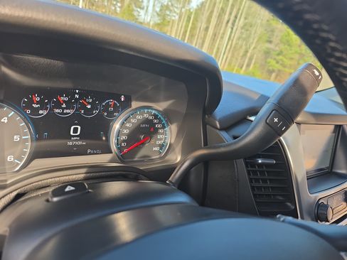 Used 2017 Chevrolet Suburban Premier image 27