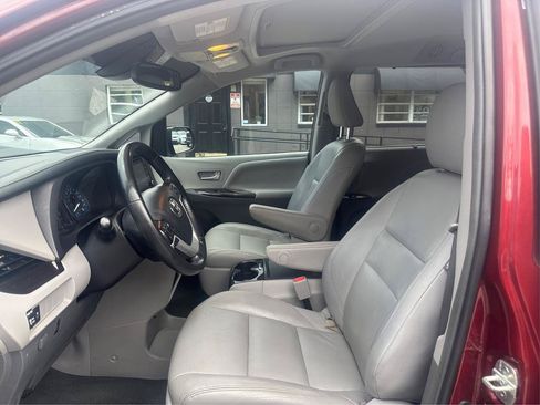 Used 2019 Toyota Sienna XLE FWD image 9