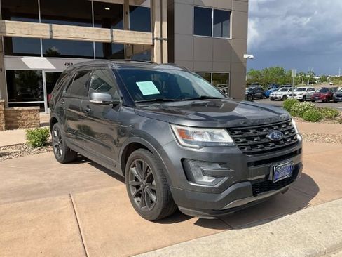 Used 2017 Ford Explorer XLT w/ Equipment Group 202A AWD/4WD image 9