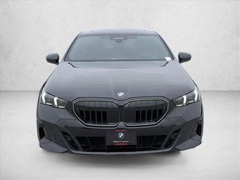 Used 2026 BMW 540i xDrive w/ M Sport Package image 2