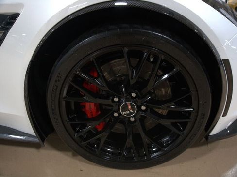 Used 2015 Chevrolet Corvette Z06 w/ 3LZ Preferred Equipment Group image 31