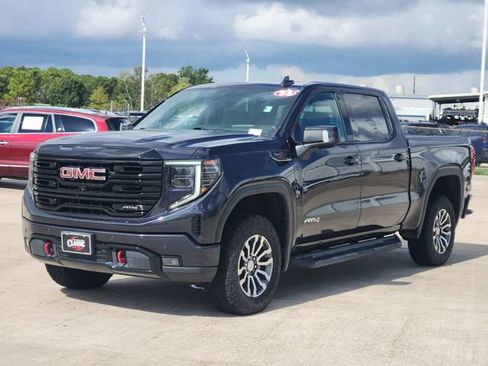 Used 2023 GMC Sierra 1500 AT4 w/ AT4 Premium Package AWD/4WD image 3