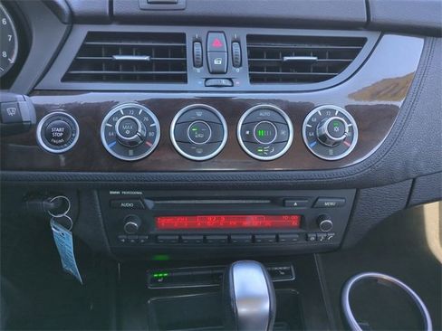 Used 2010 BMW Z4 sDrive30i image 16
