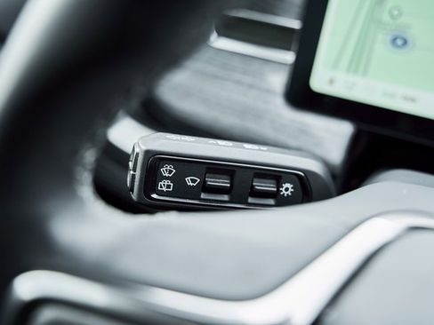 Used 2025 Rivian R1S Adventure image 66