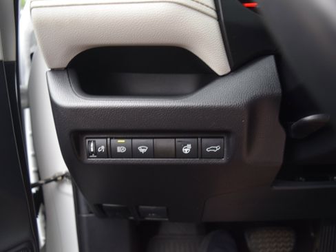 Used 2021 Toyota RAV4 XLE image 11