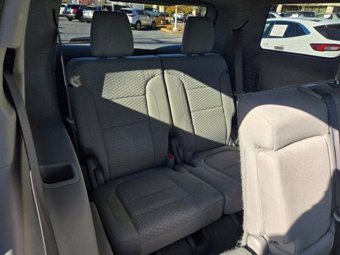 Used 2017 GMC Acadia SLE image 10