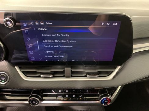 Used 2025 Chevrolet Equinox LT image 23