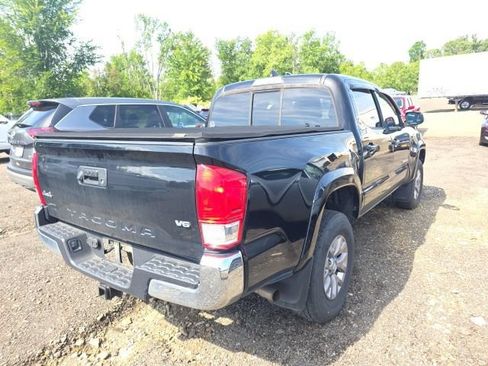 Used 2017 Toyota Tacoma SR5 w/ Tow Package AWD/4WD image 8