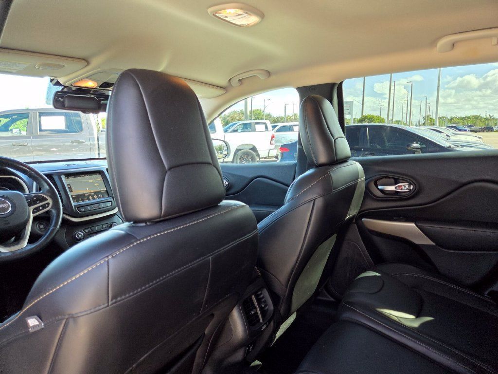 Used 2017 Jeep Cherokee Limited w/ Technology Group FWD image 24
