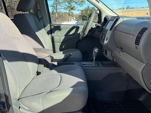Used 2019 Nissan Frontier SV image 13