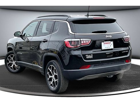 Used 2024 Jeep Compass Limited AWD/4WD image 2