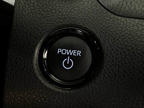 Used 2025 Toyota Camry SE w/ Convenience Package FWD image 20