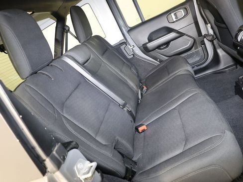 Used 2019 Jeep Wrangler Unlimited Sahara w/ Safety Group AWD/4WD image 30
